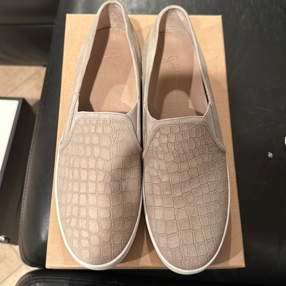 Joie slip-ons with textured leather